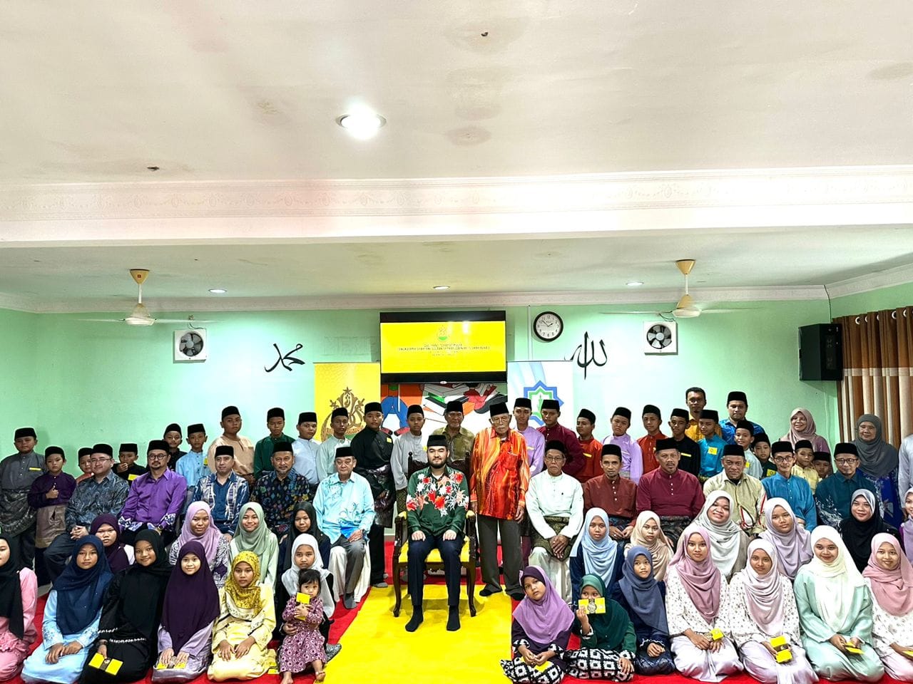 Sabak YIDE MENYANTUNI ANAK-ANAK YATIM DI DAERAH SABAK BERNAM DI MAJLIS ...